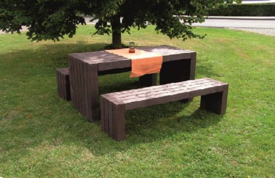 TABLE MONACO