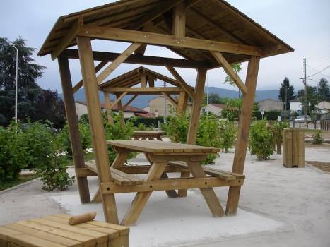 Table de pique-nique couverte