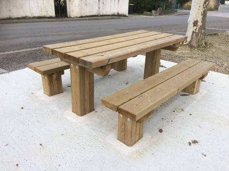 Table pique-nique massive